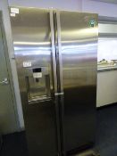 *SAMSUNG SIDE BY SIDE FRIDGE FREEZER WITH WATER & ICE DISPENSERS