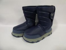 *Pair of Navy Khombu Kids Snow Boots - Size 4