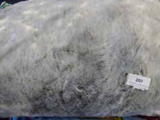*FAUX FUR REVERSIBLE THROW