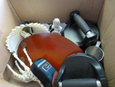 Box containing Decorative Giraffe Tankards - Leonardo Collection Ornaments etc