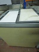 *Ice Cream Freezer with Sliding Lid