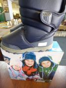 *Pair of Children's Khombu Navy Boots Size 4m