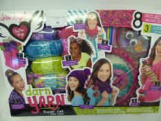 *FASHION ANGELS DARN YARN SET