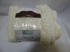 *FAUX FUR REVERSIBLE THROW