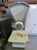 Set of Avery Enamel Scales to Weigh 1lb