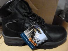 *Pair of Spirit 4 Working Boots Size 6