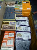 Mixed lot of 00 gauge railway accessories and buildings