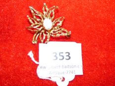 9 carat and opal brooch weighing 5 grams