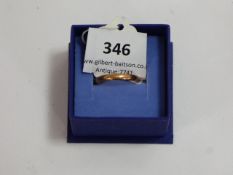 9 carat wedding ring weighing approx 3 grams