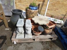 Pallet of assorted garden ornaments, plant pots, etc