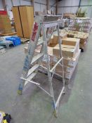 *Aluminium Step Ladder