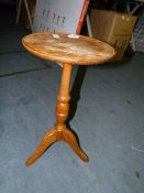 Circular Pie Crust Edge Wine Table