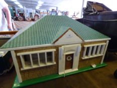 Doll's House Bungalow with Contents