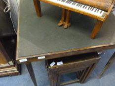 Baze Top Vono Card Table on Folding Square Table Legs