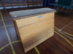 *Hunts Sectional Leather Topped Vaulting Horse