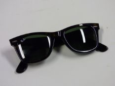 *RAYBAN WAYFARER CLAM SUNGLASSES