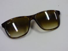 *RAYBAN WAYFARER CLAM SUNGLASSES