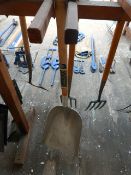 *Bulldog Aluminium Shovel