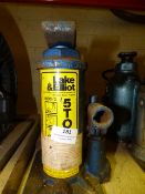 Two Lake Elliot's Bottle Jacks 5 and 8 Tonnes