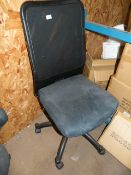 *Contemporary Style Office Chair with Mesh Back and Upholstered Seat