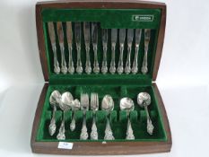 Canteen of Oneida Kings Pattern Cutlery