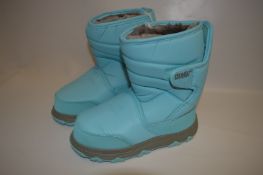 *PAIR OF KHOMBU SNOWBOOTS (LIGHT BLUE) SIZE:1M