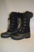 *PAIR OF LADIES NORDIC 2 LACE UP SNOWBOOTS SIZE:4M