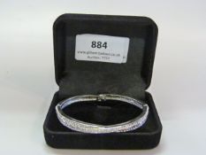 COSTUME JEWELLERY WHITE STONE BRACELET