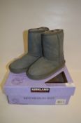 *PAIR OF CHILDREN'S SHEEPSKIN BOOTS SIZE: 12