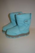 *PAIR OF KHOMBU SNOWBOOTS (LIGHT BLUE) SIZE:1M