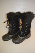 *PAIR OF LADIES NORDIC 2 LACE UP SNOWBOOTS SIZE:4M