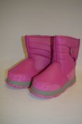 *PAIR OF KHOMBU CHILDREN'S SNOWBOOTS (PINK) SIZE: 3M