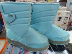 *KHOMBU CHILDREN'S BOOTS (LIGHT BLUE) SIZE: 5