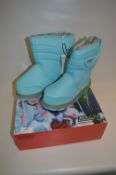 *PAIR OF KHOMBU SNOWBOOTS (LIGHT BLUE) SIZE: 4M