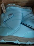*Khombu Children's Boots (Light Blue) Size: 4
