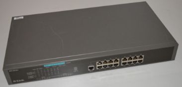 1 x D-Link 16 Port 10/100 Dual Speed Network Hub - CL300 - Ref PC428 - Location: Altrincham WA14