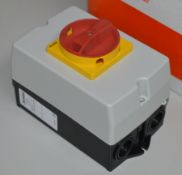 1 x Lovato GAZ040 40 AMP 3 Pole Enclosed Disconnect Switch Complete With Red/Yellow Padlockable