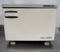 1 x Towel Warmer / Hot Cabi (Model TW-18S) - W45 x D27 x H35cm - Suitable For Bars, Pubs, Clubs, And