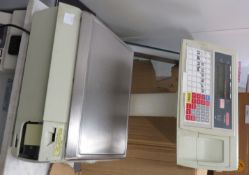 1 x Avery Berkel M400 Retail System Scale with column-mounted display, keyboard and built-in label /