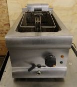 1 x Single Tank Electric Fryer - Dimensions: D59 x W30 x H29cm - Ref: M046 - CL124 - Location: Bolto