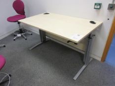 1400mm x 800mm rise & fall cantilever computer des