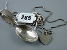 Tiffany & Co - a silver sugar ladle, the bowl having a cat peering over a brick wall, 1 oz,