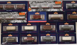 A SELECTION OF 15 BACHMANN 00 GAUGE WAGONS