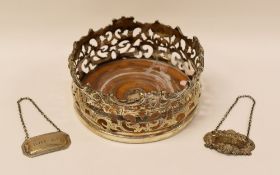 A PIERCE-WORK EPNS WINE COASTER & TWO SILVER DECANTER LABELS 'GIN' & 'WHISKY'