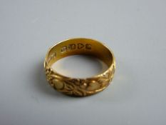 A GOLD WEDDING BAND, 4 grms with hearts and floral decoration