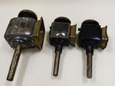 A LARGE COACH CARRIAGE LAMP & A PAIR OF SMALLER