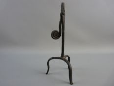 AN 18th CENTURY TRIPOD IRON RUSH LIGHT HOLDER having a swirled handle, 27 cms high