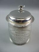 A HALLMARKED SILVER PRESENTATION LIDDED TANKARD having a scroll shaped handle with raised