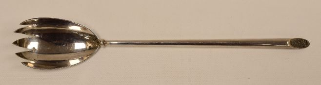 AN ENGLISH SILVER SALAD SERVING SPOON, tapering to a monogrammed terminal, Sheffield 1910, 1.8ozs