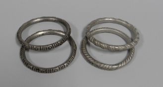 AN ALEXIS KIRK (1936-2010) SET OF FOUR WHITE METAL BANGLES